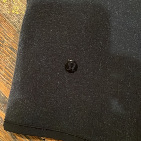 Lululemon reversible hooded vest. Size 4. - Picture 4 of 10